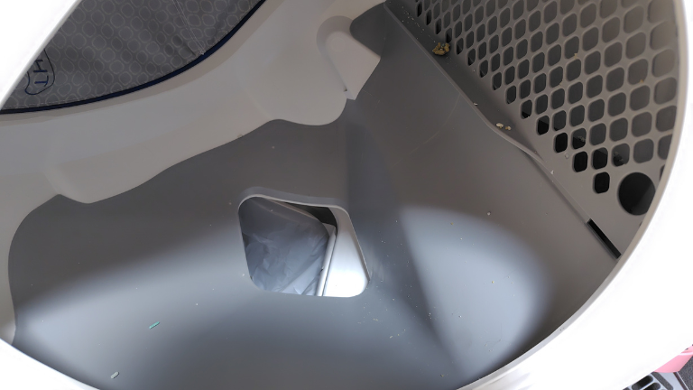 猫の自動トイレと糞尿